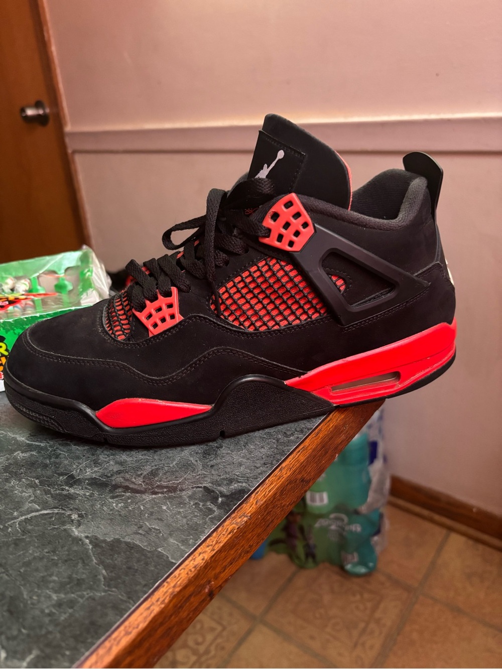 Jordan 4 Retro
Red Thunder